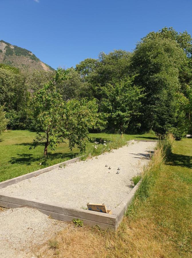 Whisperive Lodge - Le Vert Aux Bords De Rive Le Bourg-d'Oisans Exterior photo