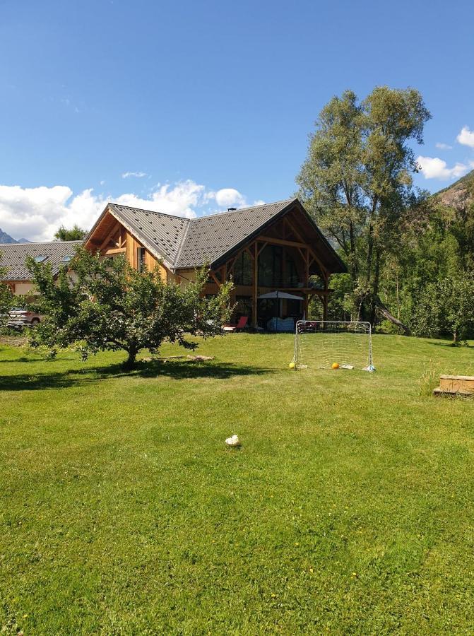 Whisperive Lodge - Le Vert Aux Bords De Rive Le Bourg-d'Oisans Exterior photo